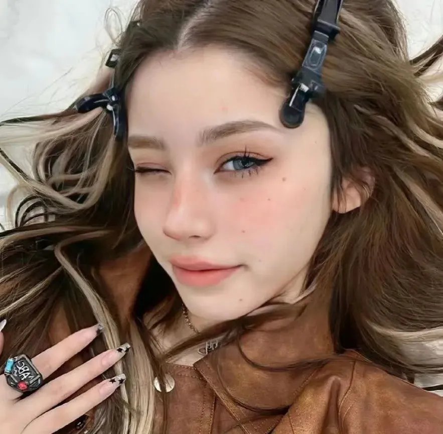 女恶魔人